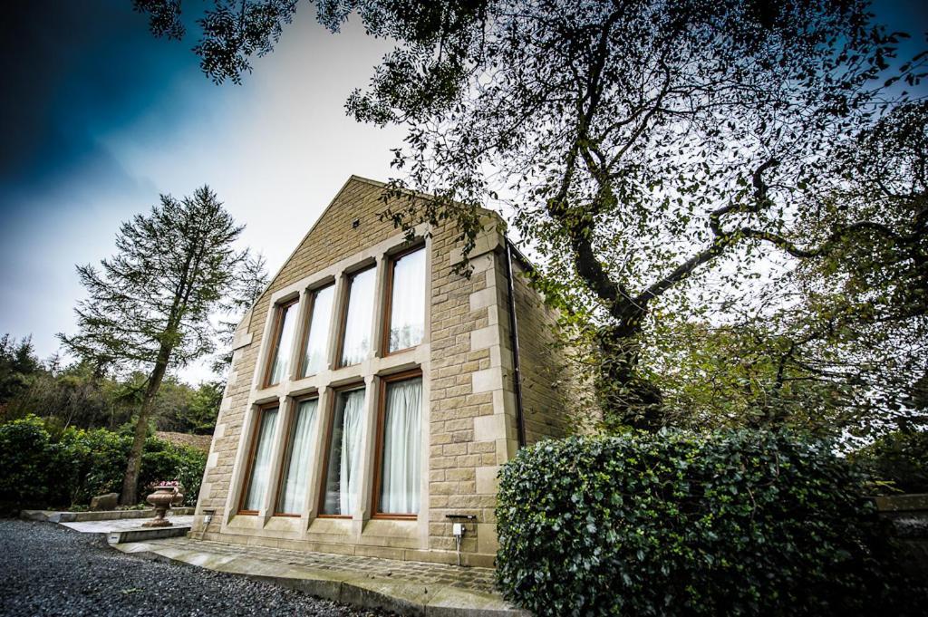 The Saddleworth Hotel Diggle Exterior photo